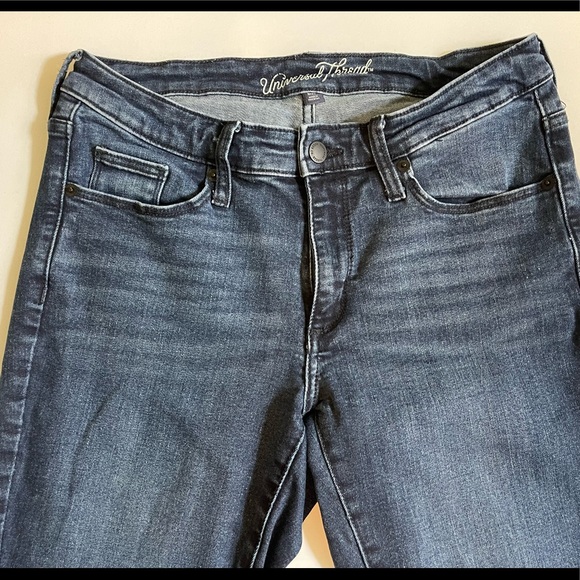 Universal Thread Distressed Jeans - Picture 8 of 9